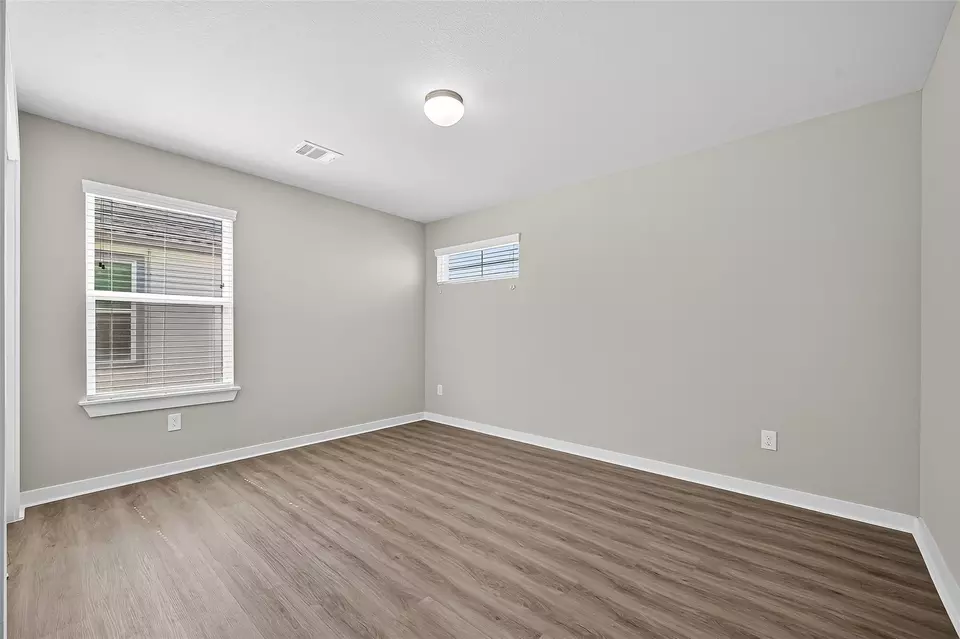 Bedroom - 5615 Silverleaf Oak Ln, Houston, TX 77066 photo 4 of 8