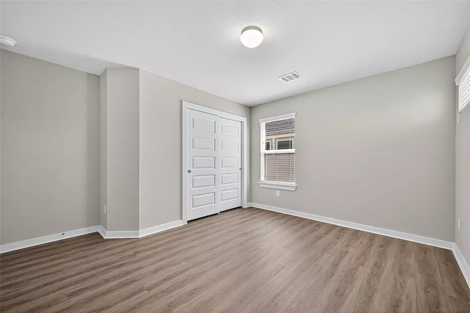 Bedroom - 5615 Silverleaf Oak Ln, Houston, TX 77066 photo 6 of 8