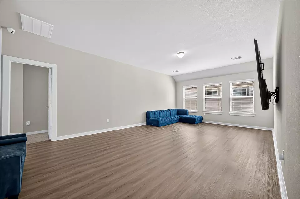 Living - 5615 Silverleaf Oak Ln, Houston, TX 77066 photo 5 of 6