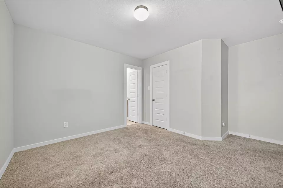 Bedroom - 5615 Silverleaf Oak Ln, Houston, TX 77066 photo 8 of 8