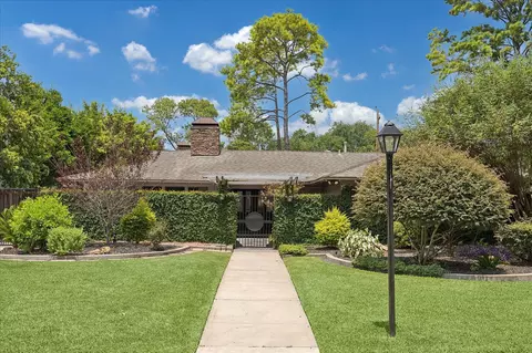 10034 Meadow Lake Ln, Houston, TX 77042