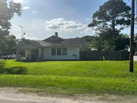 103 Birch St, Wallis, TX 77485