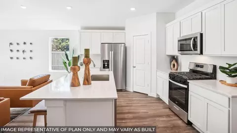 702 Daniels Lake Ln, Dayton, TX 77535