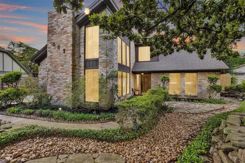 307 Prince Of Wales St, Conroe, TX 77304
