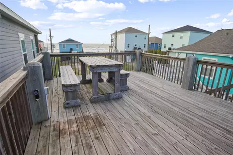 1811 Redfish Ln, Crystal Beach, TX 77650