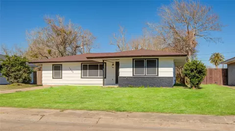 1530 W 10th St, Freeport, TX 77541