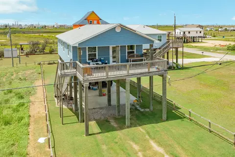 1310 Monument Dr, Surfside Beach, TX 77541