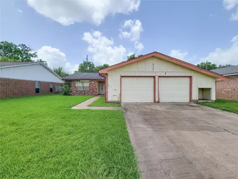 8875 Casey Dr, Beaumont, TX 77707