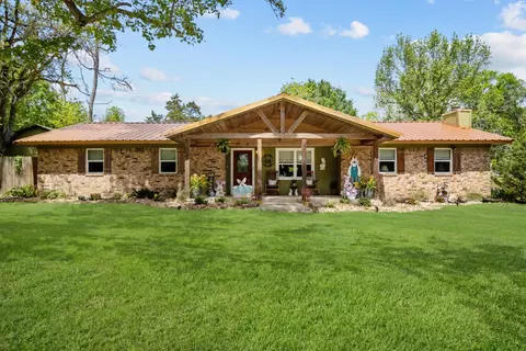 751 E Houston St, Lovelady, TX 75851