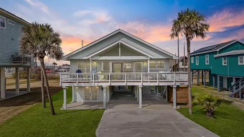 16634 Jamaica Beach Rd, Jamaica Beach, TX 77554
