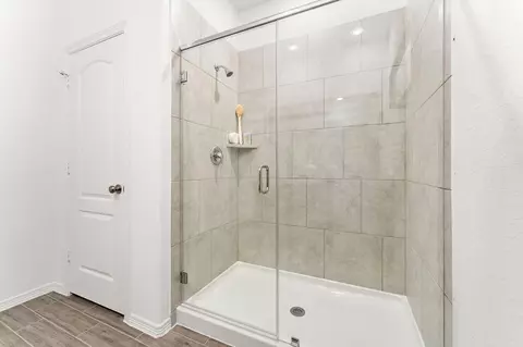 Bath - 9736 Caney Bend Rd, Conroe, TX 77303 photo 2 of 3