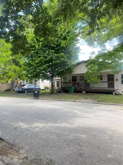 1413 Egypt St, Houston, TX 77009