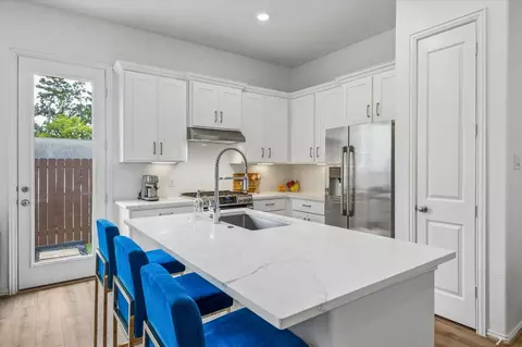 5013 Lehman Oaks Dr, Houston, TX 77018