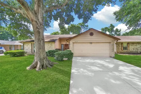 2820 Sugar Wood Dr, League City, TX 77573
