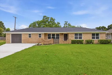 1716 Avenue E, Nederland, TX 77627