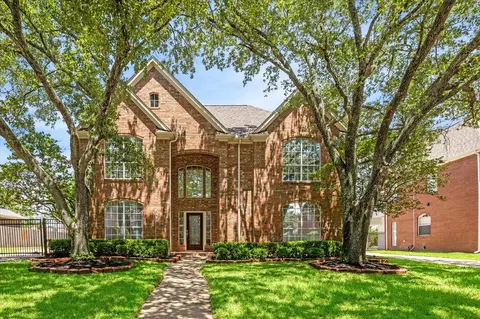 2715 Oakland Dr, Sugar Land, TX 77479