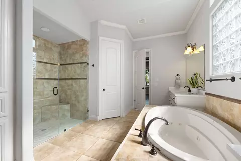 Bath - 6006 Valhalla Dr, Spring, TX 77379 photo 2 of 6