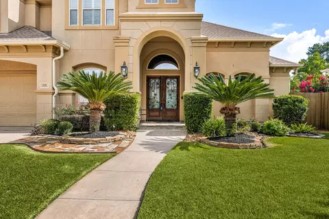 Exterior - 6006 Valhalla Dr, Spring, TX 77379 photo 3 of 9