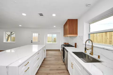 717 Phyllis Ct, Conroe, TX 77303