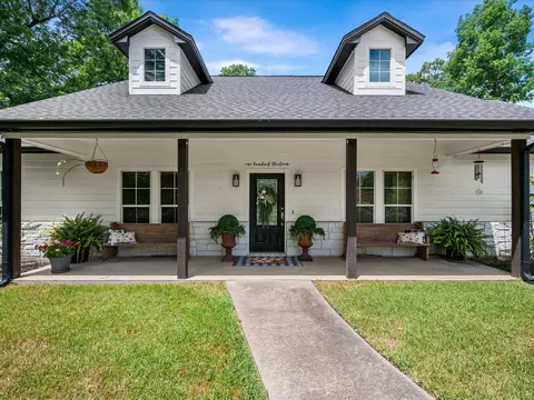 113 Pinewood Dr, Huntsville, TX 77340