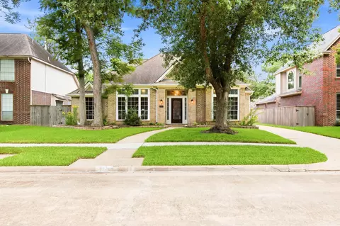 1127 Glendale Dr, Sugar Land, TX 77479
