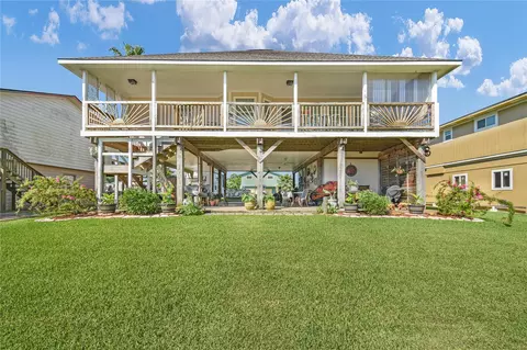 115 Driftwood Rd, Freeport, TX 77541