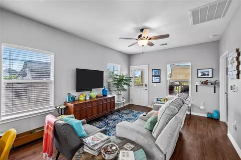 710 35th St, Galveston, TX 77550