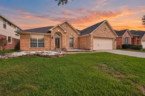 12214 Aspen Ln, Stafford, TX 77477