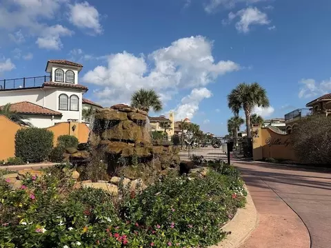 538 Villa Dr, Seabrook, TX 77586
