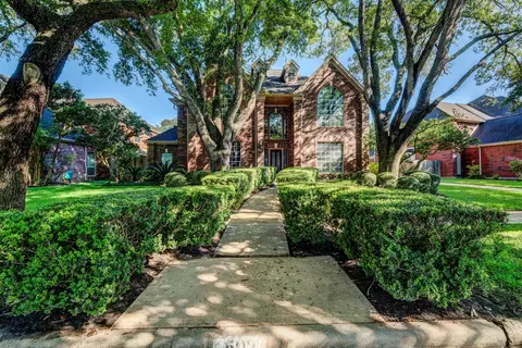 502 Lake Bend Dr, Sugar Land, TX 77479