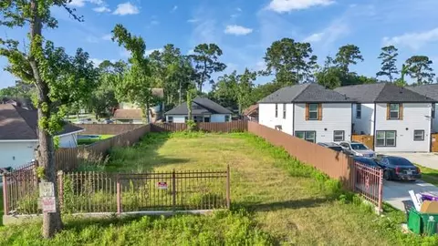 8230 Bigwood St, Houston, TX 77078