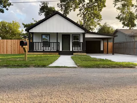 14213 4th St, Santa Fe, TX 77517