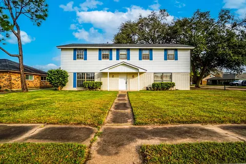 112 Honeysuckle St, Lake Jackson, TX 77566