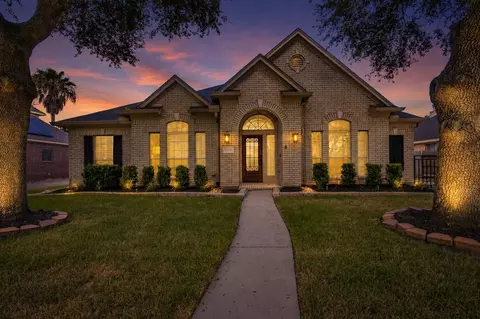 2709 W Oaks Blvd, Pearland, TX 77584
