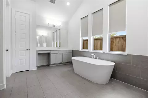 Bath - 29024 Red Loop Dr, New Caney, TX 77357 photo 2 of 3