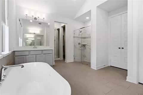Bath - 29024 Red Loop Dr, New Caney, TX 77357 photo 3 of 3