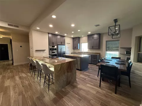 203 Kahmeha Dr, Tiki Island, TX 77554