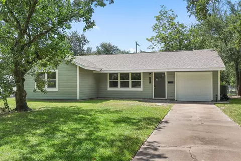 715 20th Ave N, Texas City, TX 77590