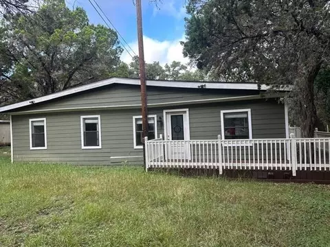 129 New York Ave, Lakehills, TX 78063