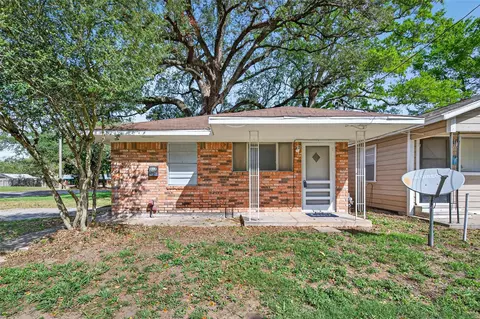 312 Travis St, Richmond, TX 77469