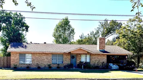 817 N Harris St, Giddings, TX 78942