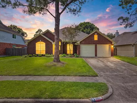 907 Noble Springs Rd, Houston, TX 77062
