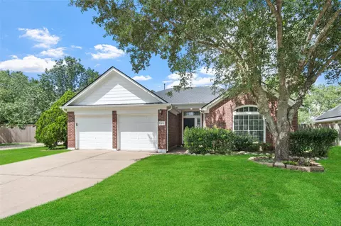 3806 Vinecrest Dr, Pearland, TX 77584
