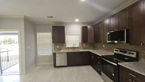 5802 Twisted Pine Ct #B, Houston, TX 77039