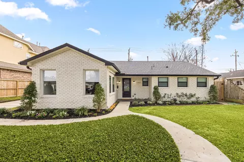2501 Briarhurst Dr, Houston, TX 77057