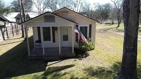 710 Milam Ave, Eagle Lake, TX 77434