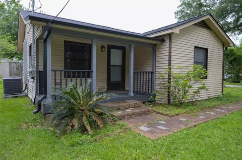 138 Willow St, Humble, TX 77338