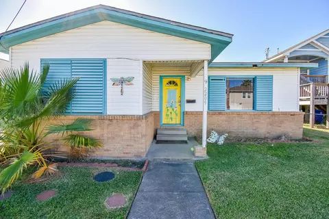 2209 Saladia St, Galveston, TX 77551