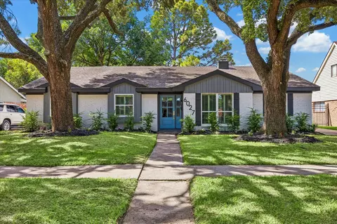 6027 Valkeith Dr, Houston, TX 77096