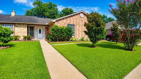 9507 Wellsworth Dr, Houston, TX 77083